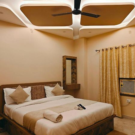 Hotel The Pushpraj Varanasi Bagian luar foto