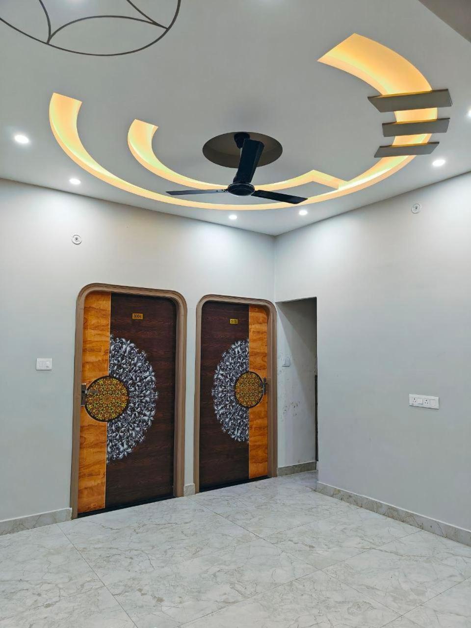 Hotel The Pushpraj Varanasi Bagian luar foto
