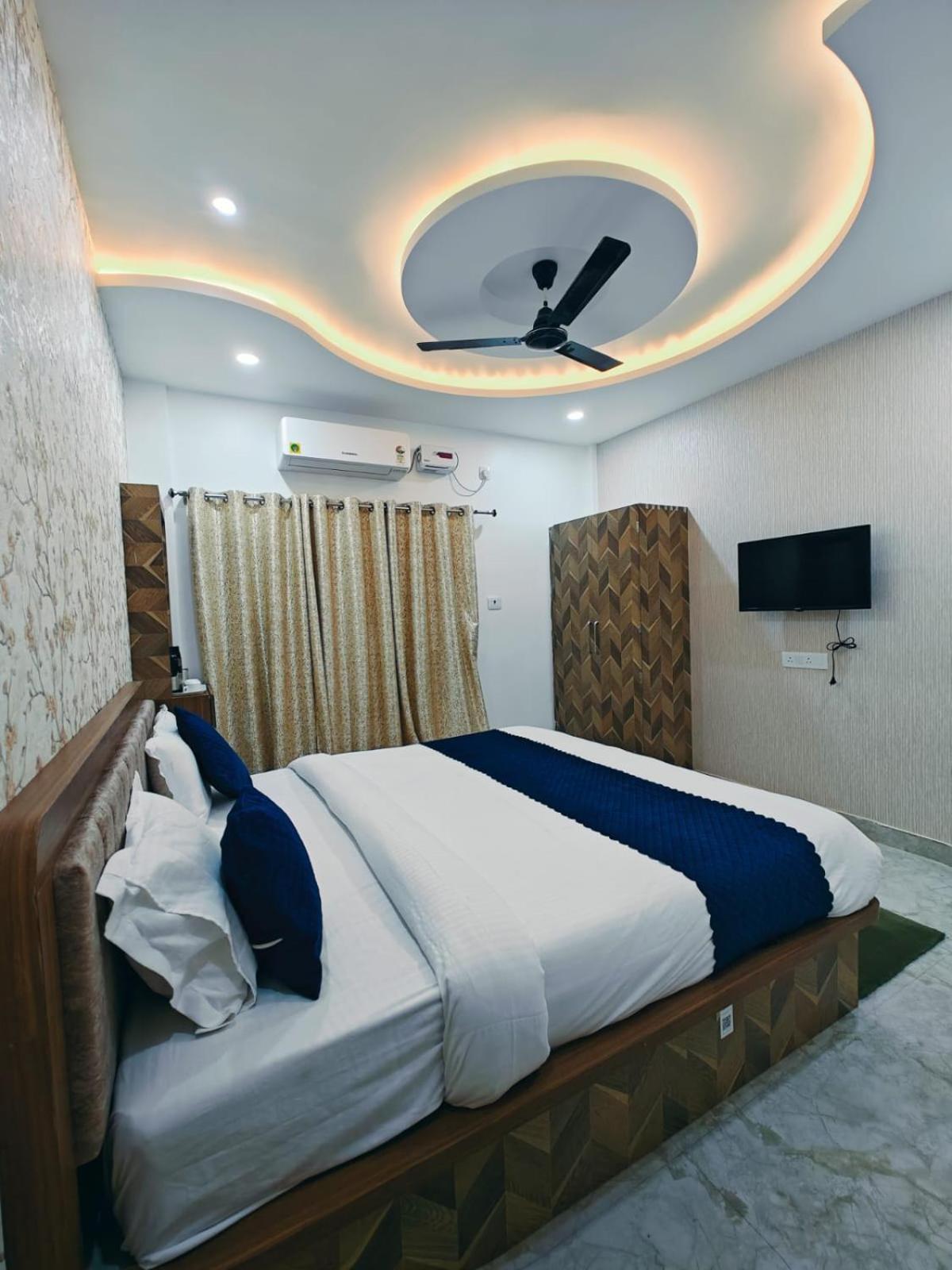Hotel The Pushpraj Varanasi Bagian luar foto
